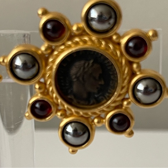 LINDA LEVINSON vintage Roman Earrings post - Picture 3 of 6